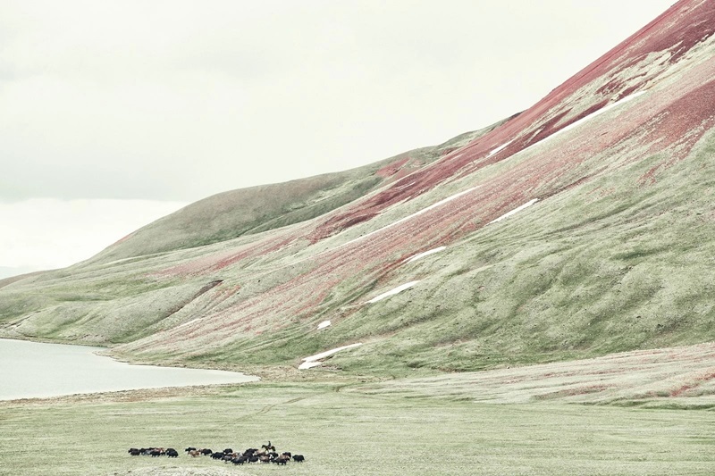 Dãy núi Tien Shan và hồ Issyk-Kul